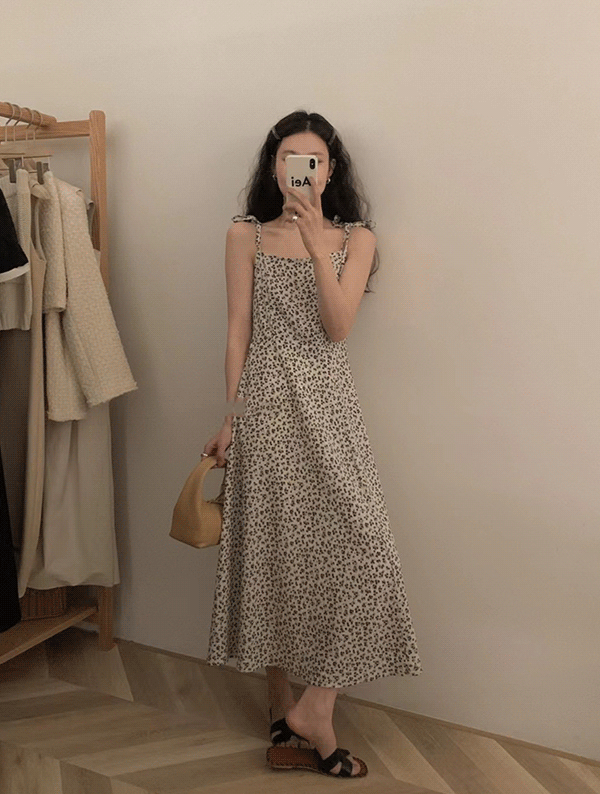 로린 끈나시 플라워 원피스_OPS23099 여름 민소매 나시 롱 플레어 나염 프린팅 플리츠  A라인 나들이 배색 러플 너플 셔링  여행룩 리조트 휴양지 비치룩 이지룩