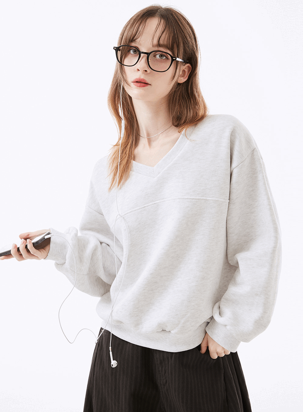 블럭온 기모 브이넥 맨투맨