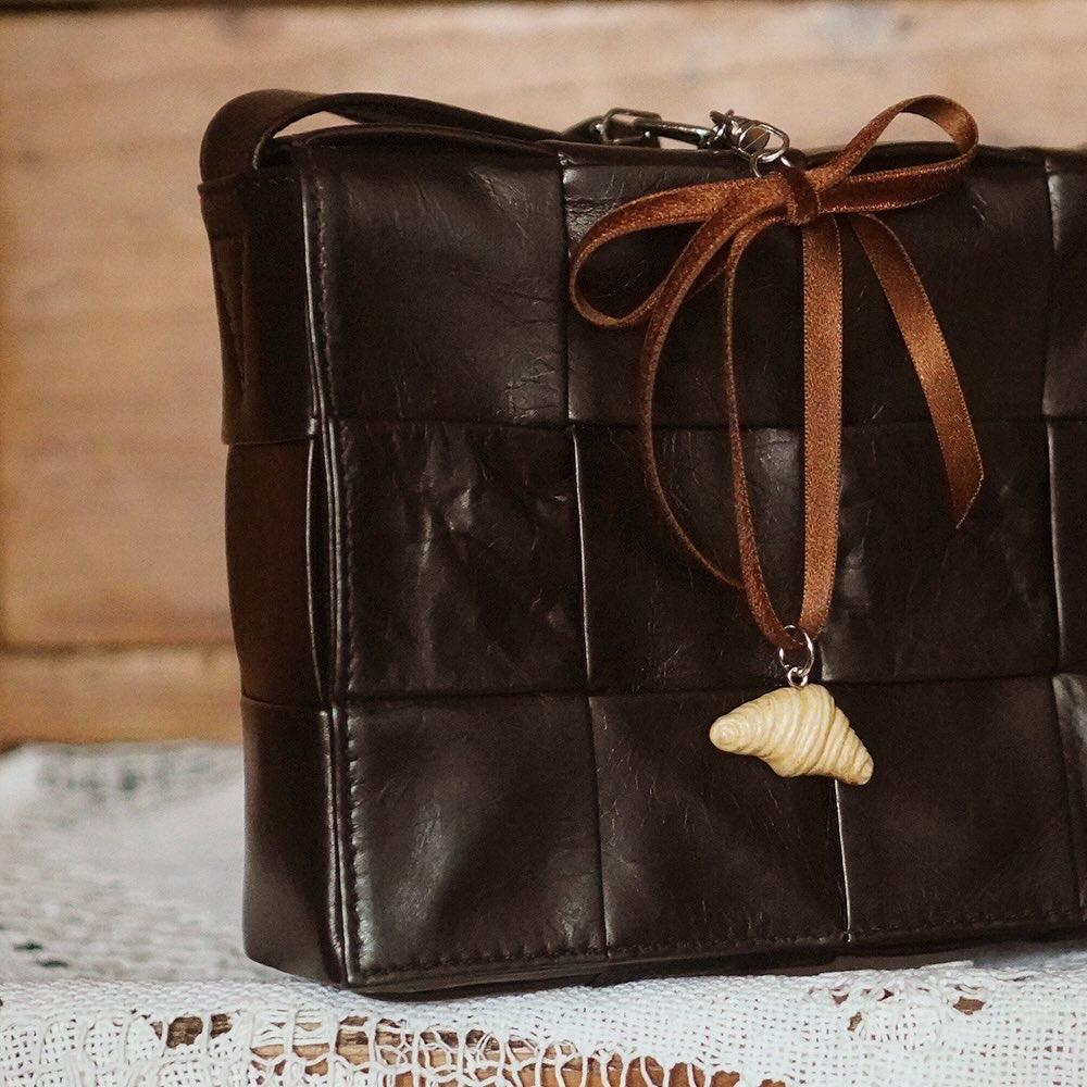 croissant Ribbon key ring (velvet)