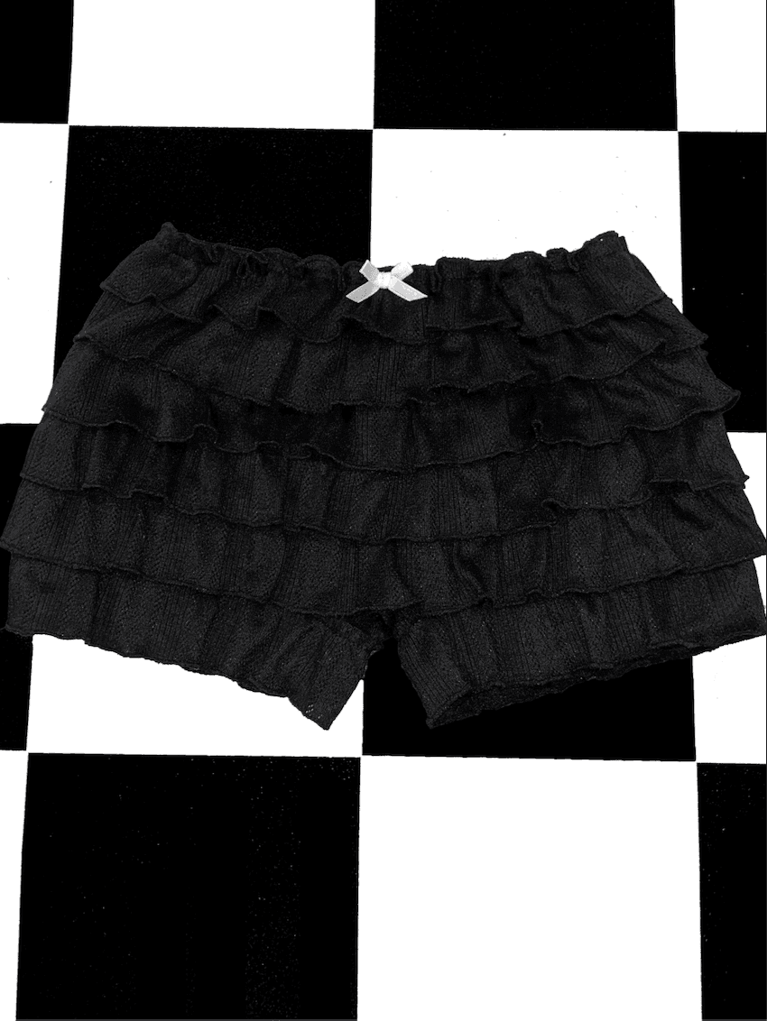 RUFFLE SHORTS IN BLACK POINTELLE