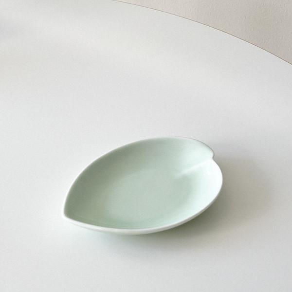 초록 꽃잎 접시 green floral leaf plate