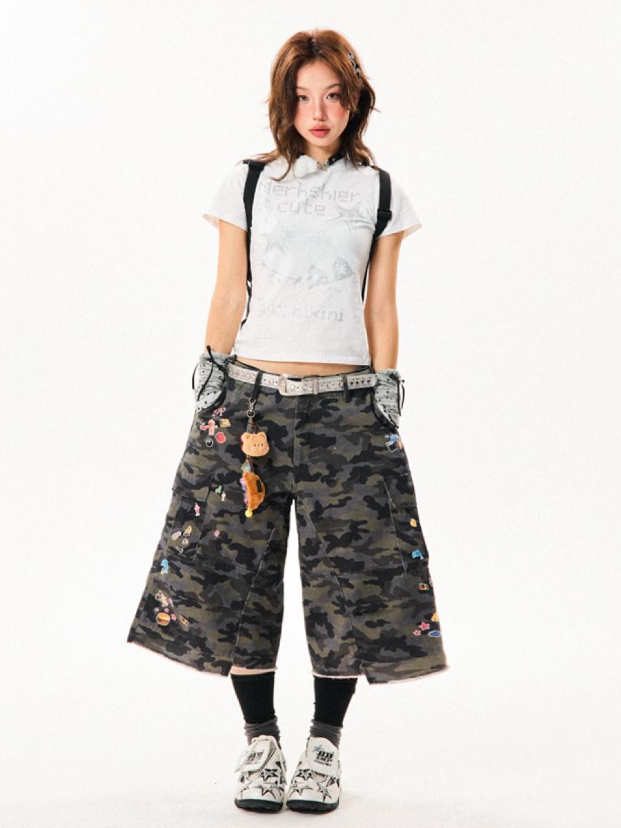 YOUNG STAGE Sticker Print Camouflage Crop Pants
