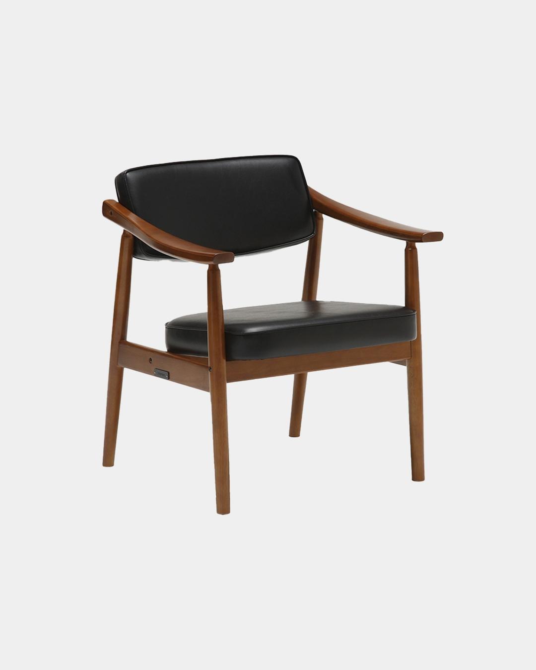 KARIMOKU 60<br>D 체어 – 스탠다드 블랙