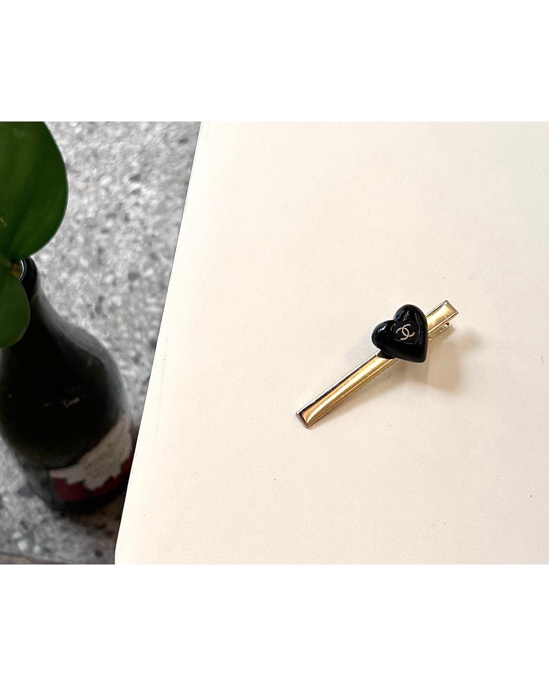 CHANEL black CC heart hair clip no.64