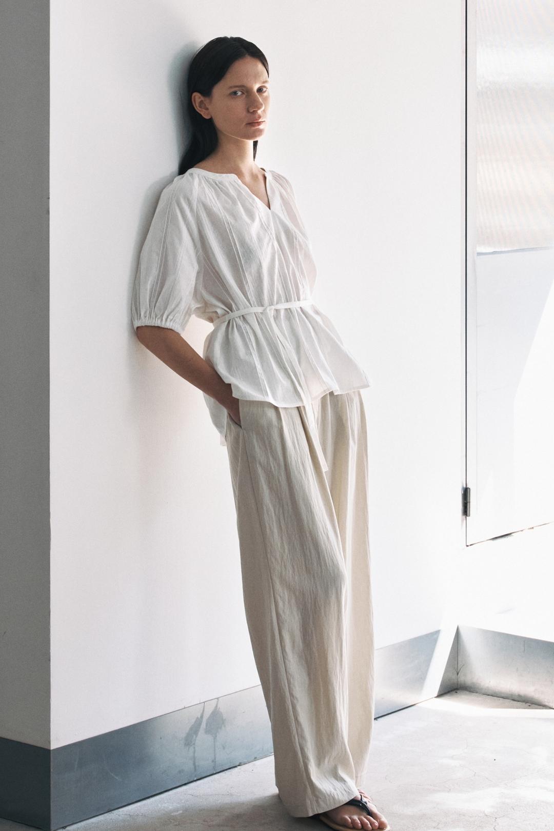 델라 코튼 셔링 블라우스 (white)