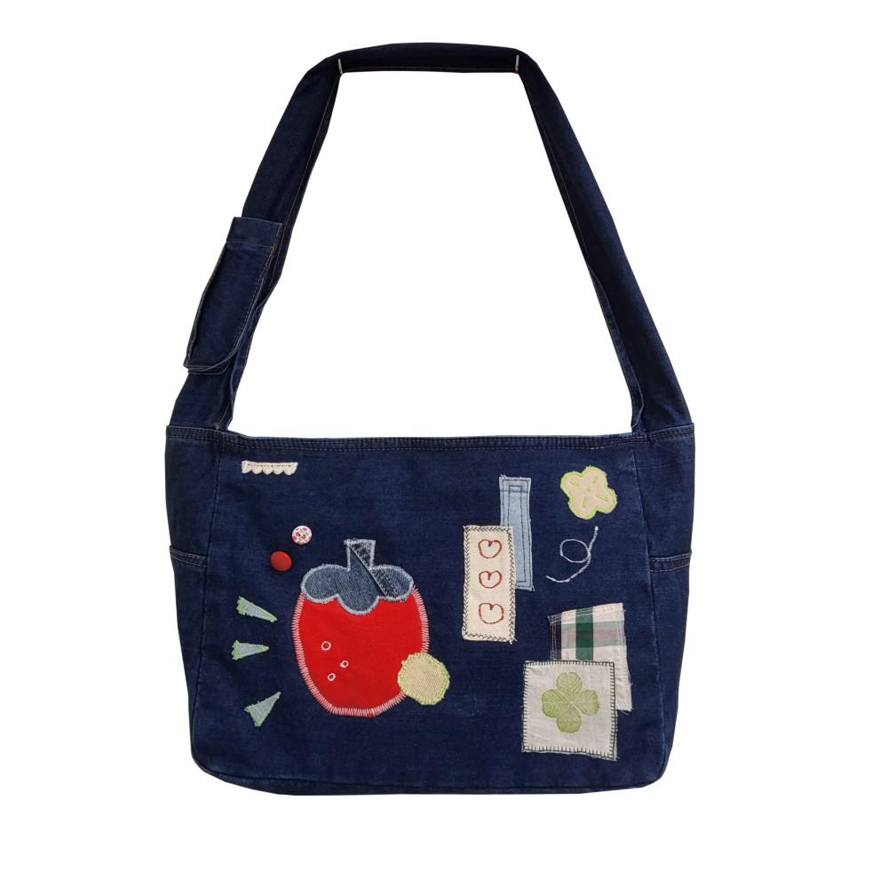 딸기 클로버 진청 포켓 크로스백 빅 보부상 자수 업사이클 패치워크 겨울 데일리룩