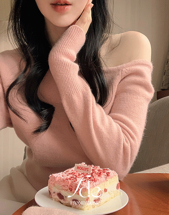 프롬데이원 Made)에트엘 여리 원오프숄더 니트(라운드넥/세미크롭/데일리룩/데이트룩/꾸안꾸룩/겨울)