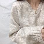 오트 브이넥 니트