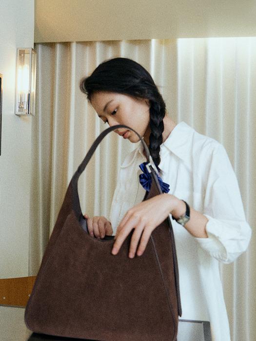 [단독]Plaque Hobo Bag Suede Brown 플라크 호보백 스웨이드 브라운