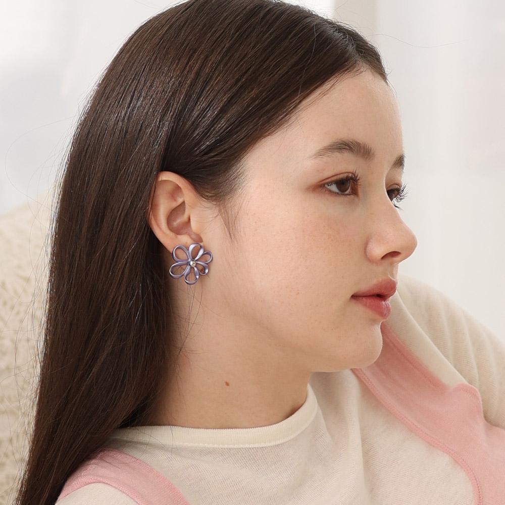 오픈 페탈 플라워 실크 이어링