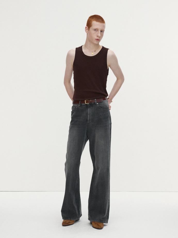 LOOSE FLARED-LEG DENIM JEANS_ WASHED BLACK