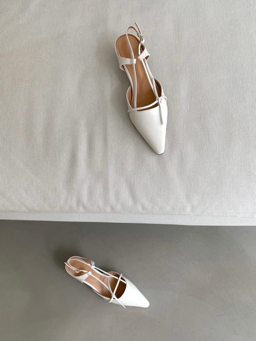 스틸레토 스트랩 슬링백