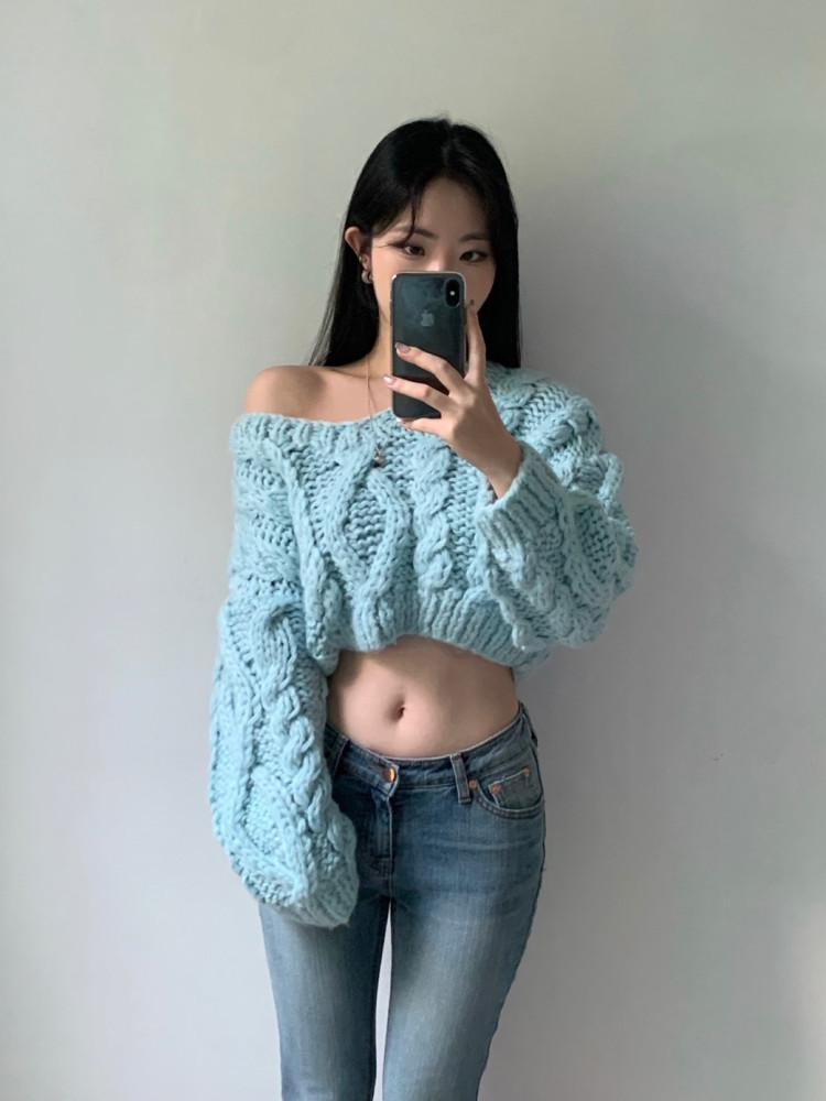 핸드메이드 꽈배기 브이넥 크롭 니트 2 colors 화이트 소라