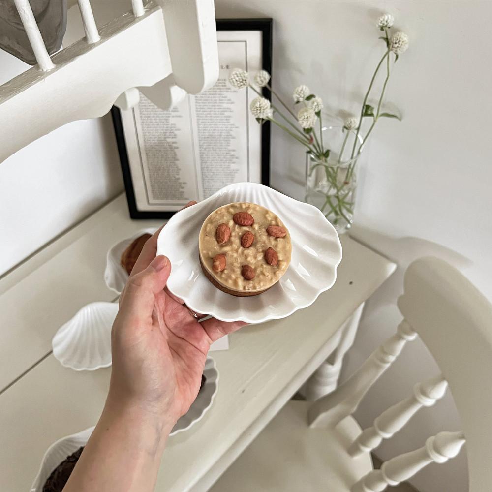 화이트 쉘 접시