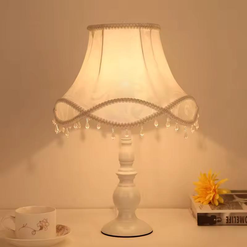 침실 램프 침대 옆 램프 유럽 공주 레이스 현대 미니멀리스트 북유럽 소녀 가정용 램프