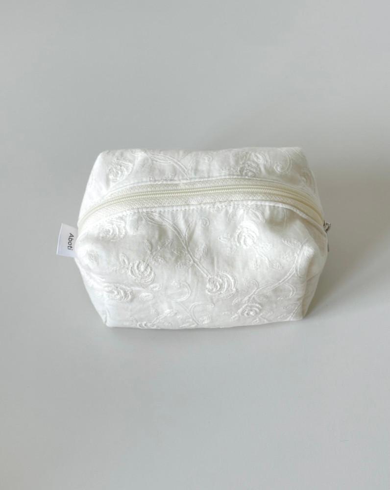[아보티] 하얀 장미 자수 네모 파우치 ° pouch