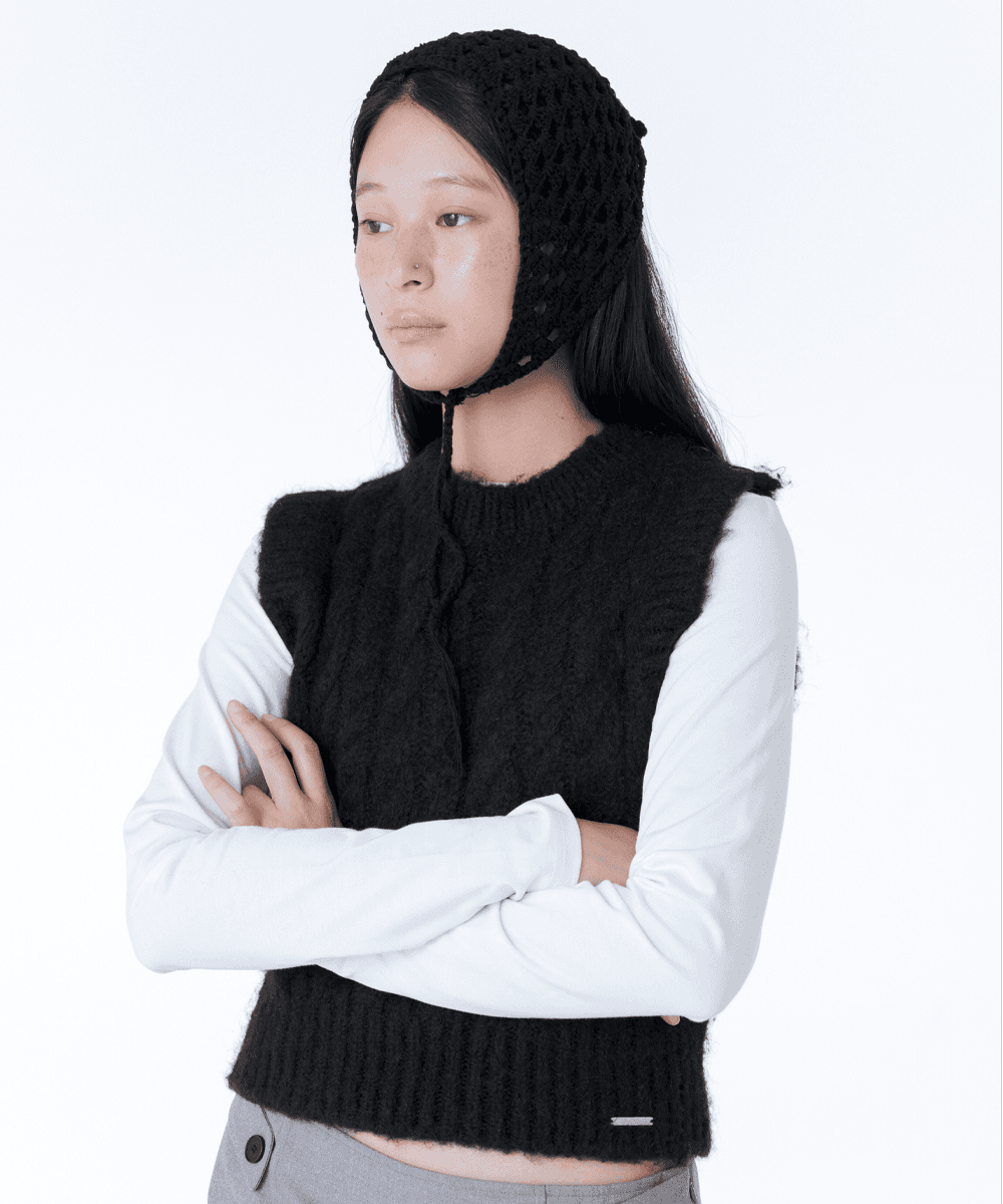 Cable knit vest BLACK