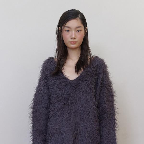 WOOL HAIRLY BRUSH V SWEATER (CHARCOAL)