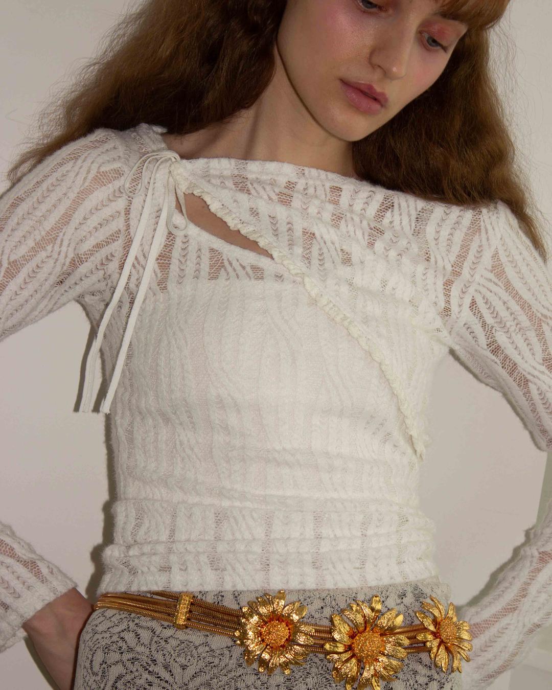 Unbalance span lace shirring top / White