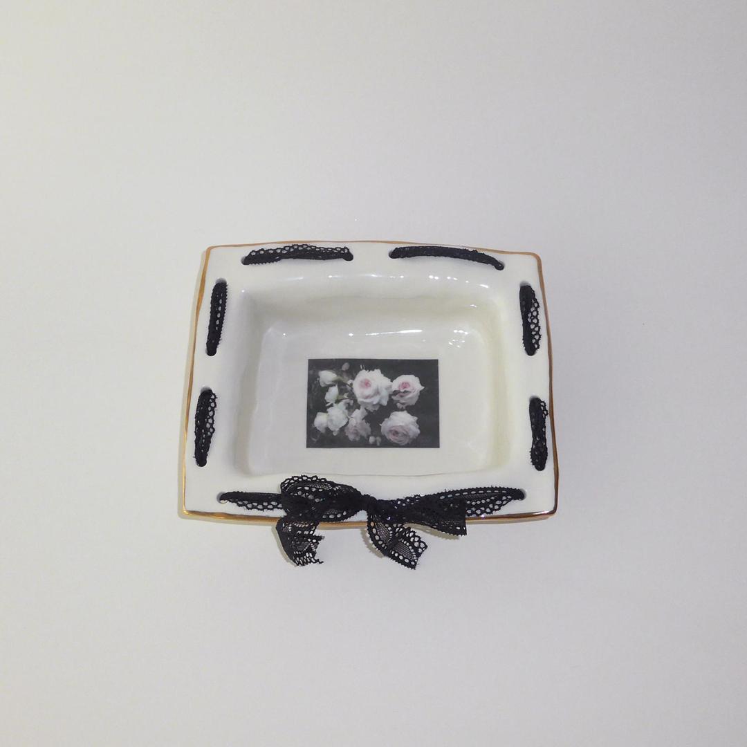 Lace ribbon square tray (gold) - rose