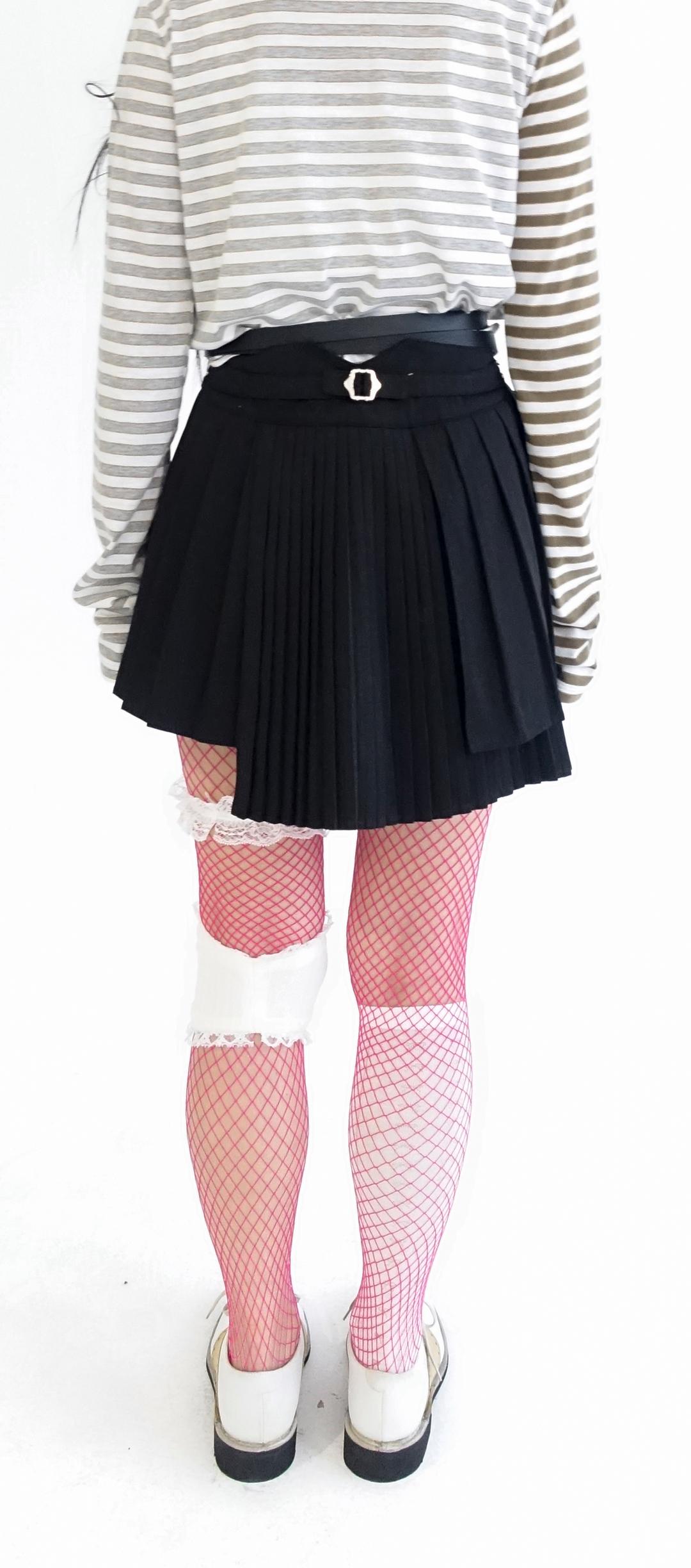 [fa.er.ie] accordion pleats buckle skirt (black)