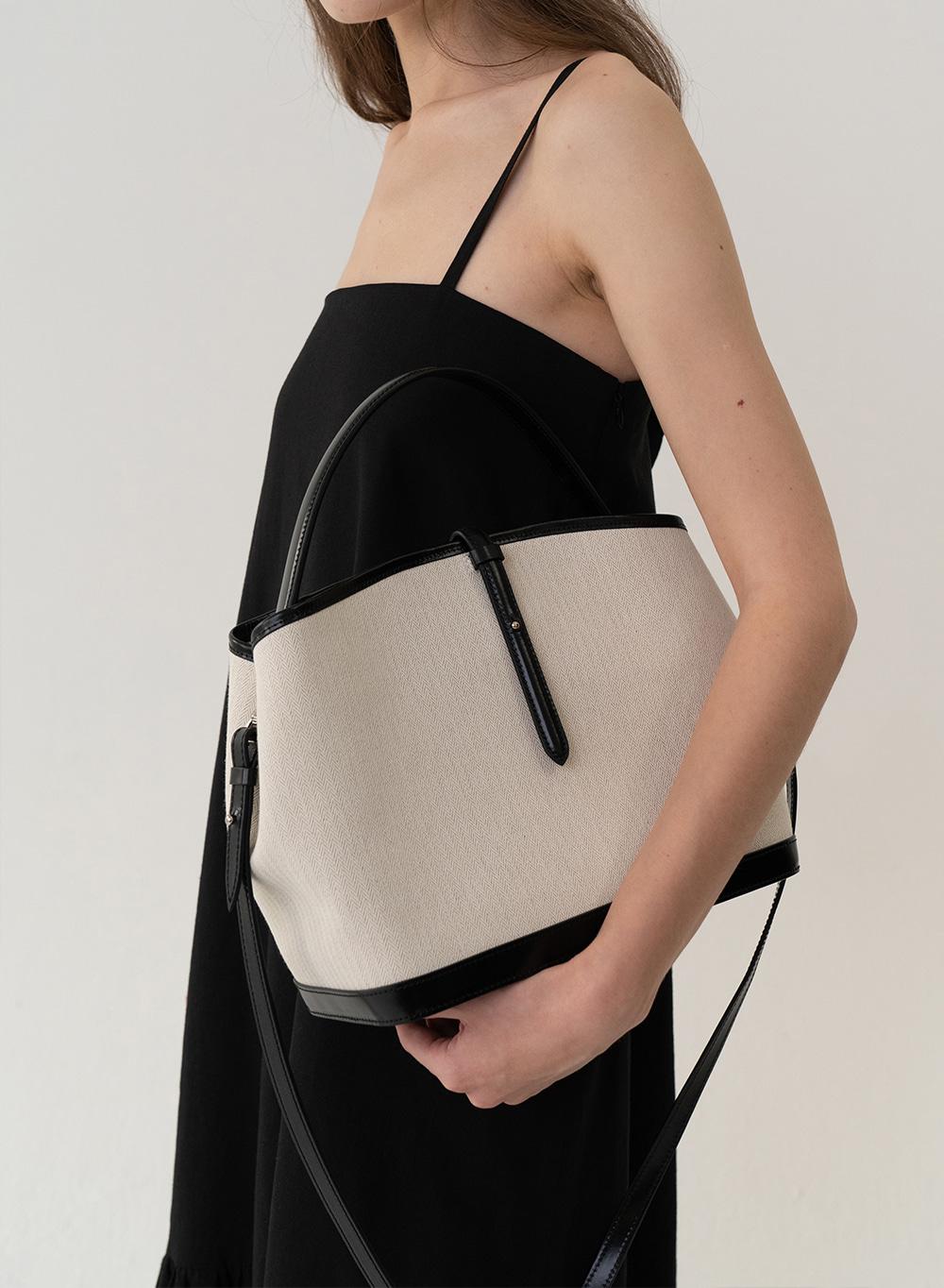 [ESSENTIAL] Leather-Trimmed Canvas Crossbody Ecru