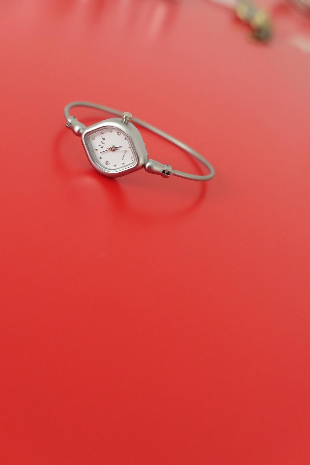 B - 2 DIA WATCH