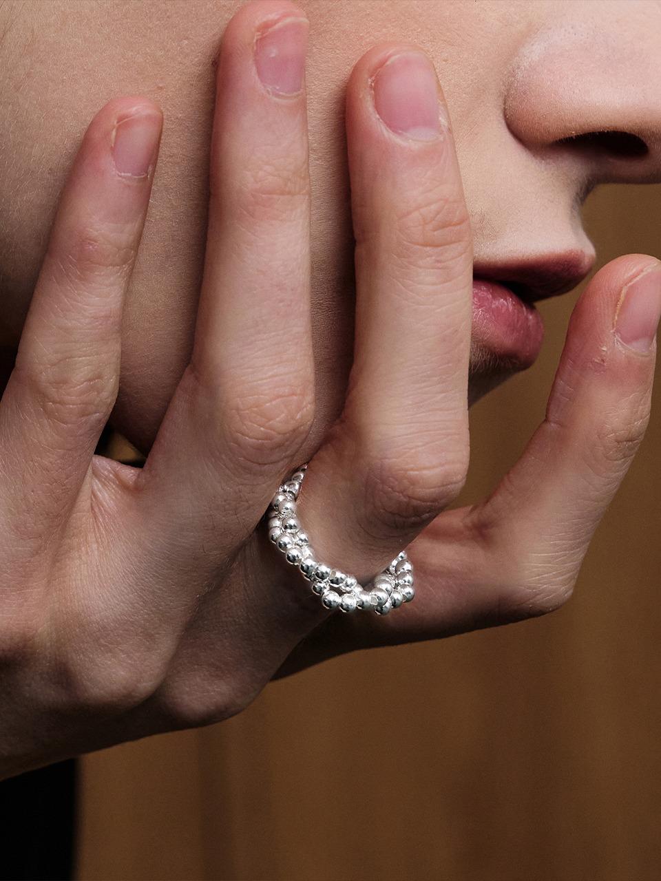 NP018 Twisted Ball Ring