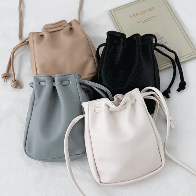 리뉴 레더 미니 복조리 매듭 크로스백