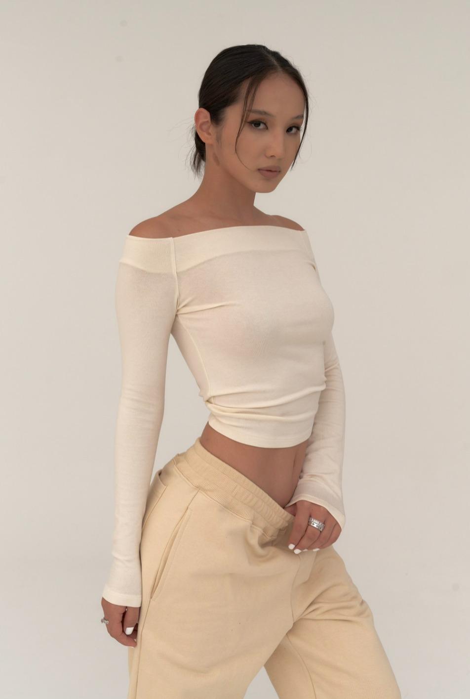 OFF SHOULDER KNIT CREAM