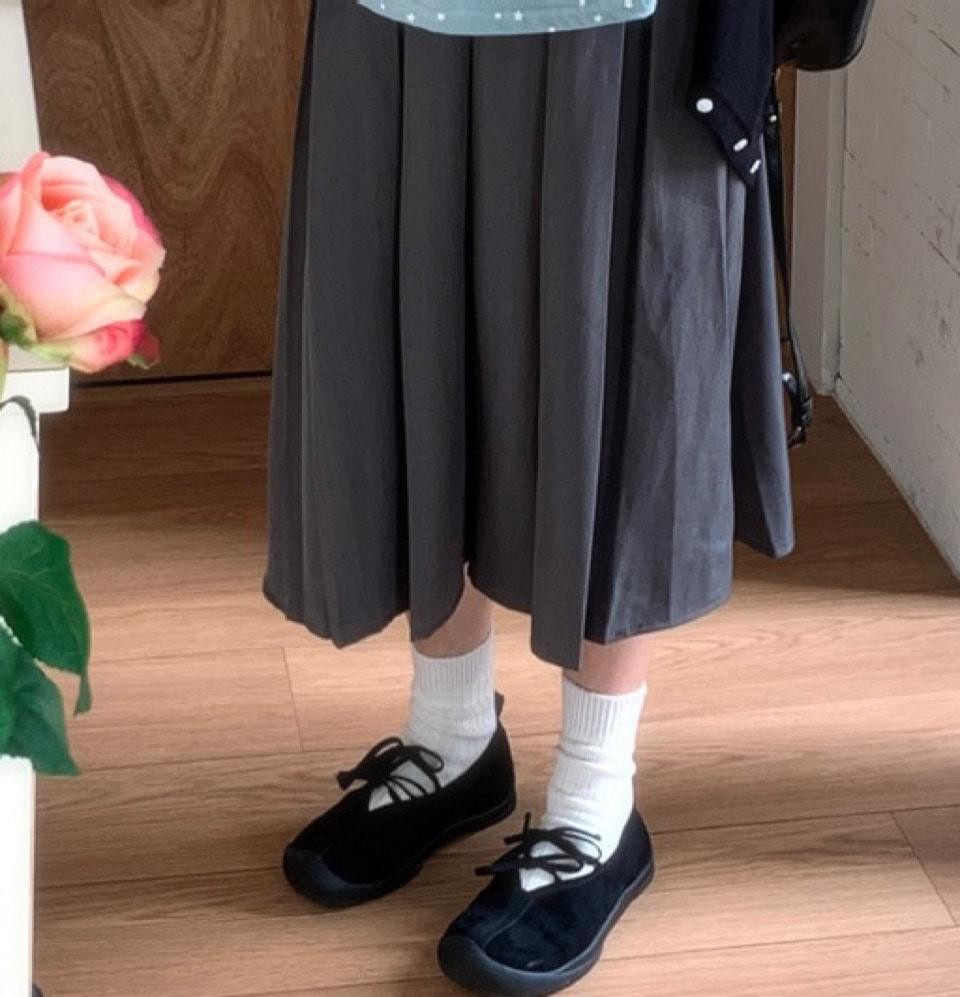 그레이 플리츠 미디 스커트
