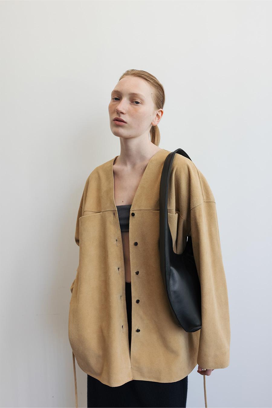 COLLARLESS LEATHER JACKET [CAMEL]