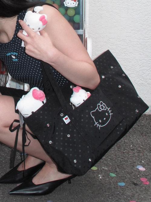 RAIVE X HELLO KITTY Shoulder in Black UF6SB131-10