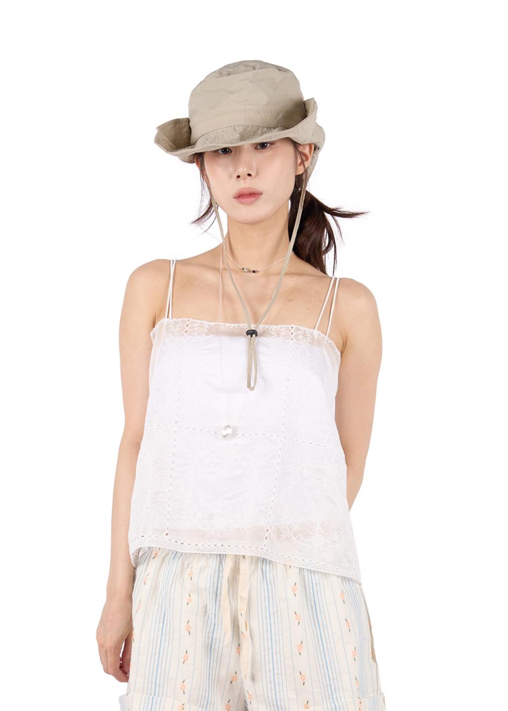 릿킴 FLOWER PUNCHING SLEEVELESS