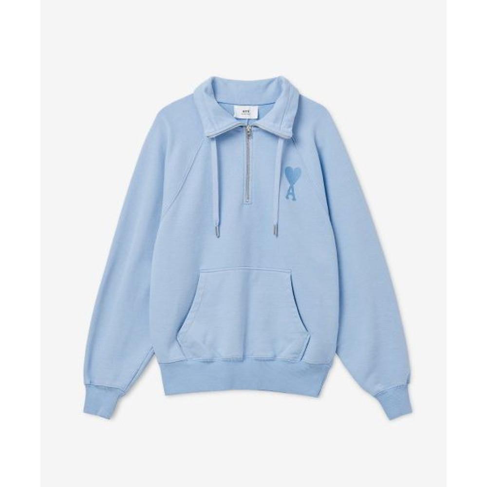 AMI 아미 남성 하트 로고 하프 집업 맨투맨 스카이 블루 USW502747450 하트 로고 HALF ZIPUP SWEATSHIRT