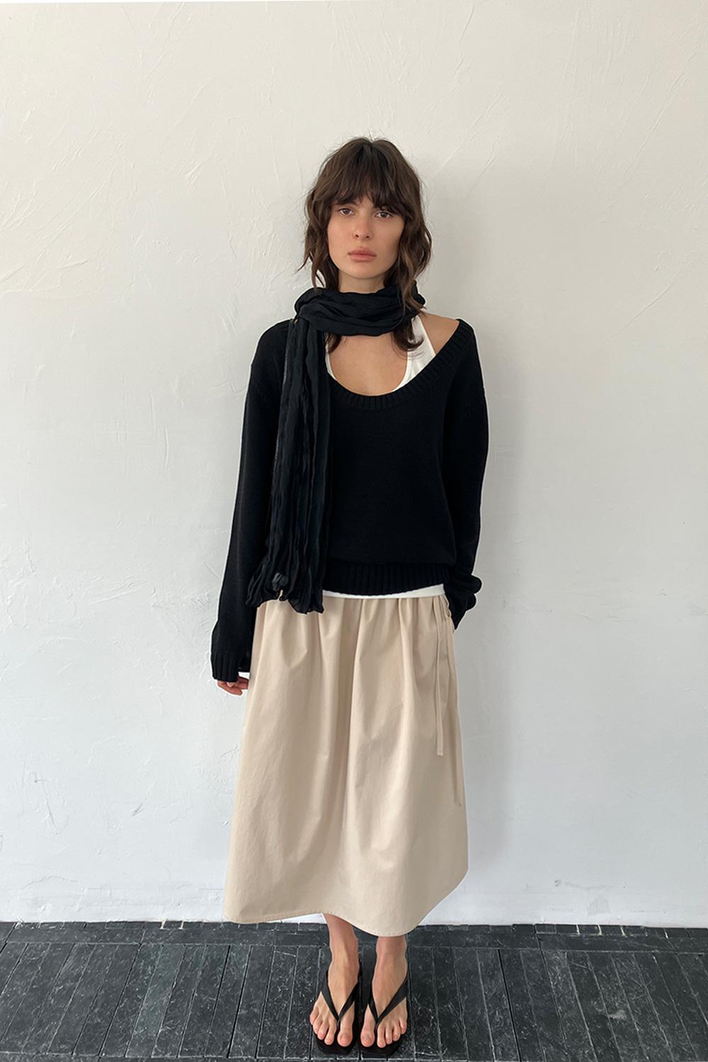 Oli Scoop-Neck Pullover in Black