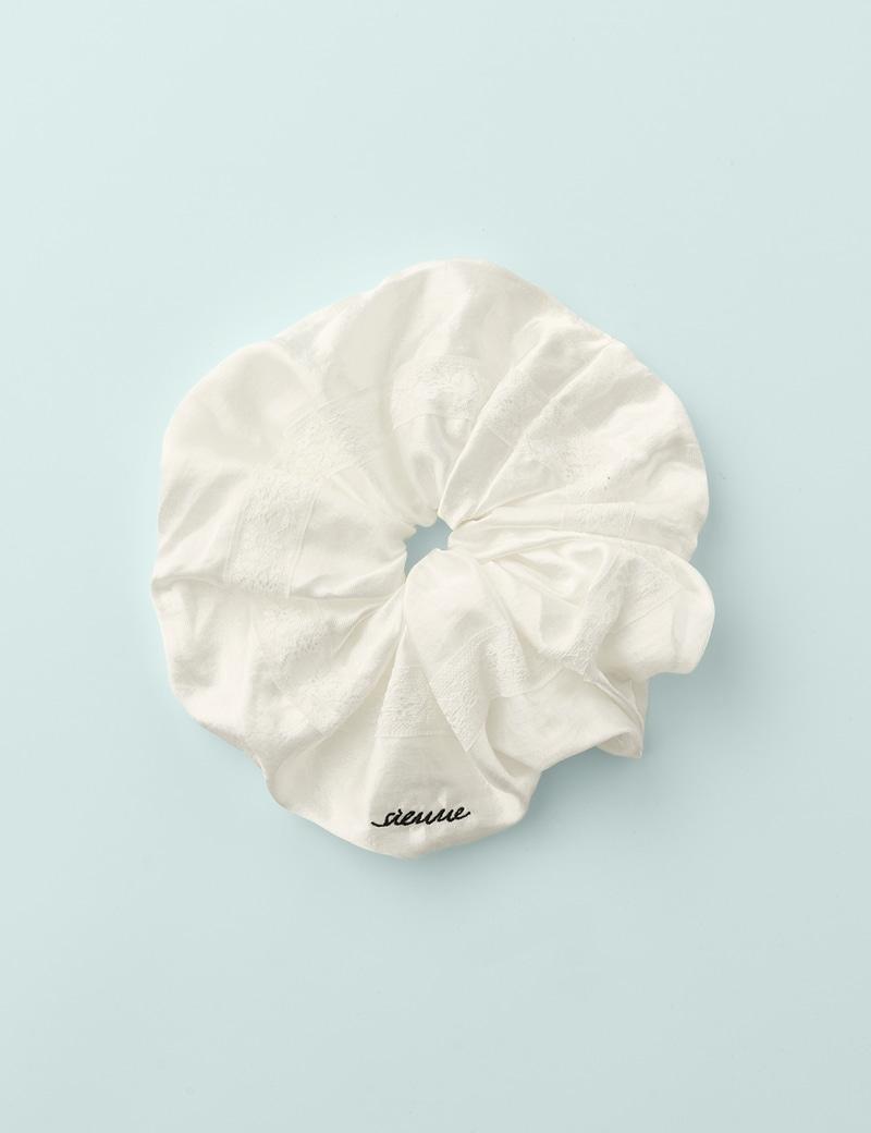 French Scrunchie (White)