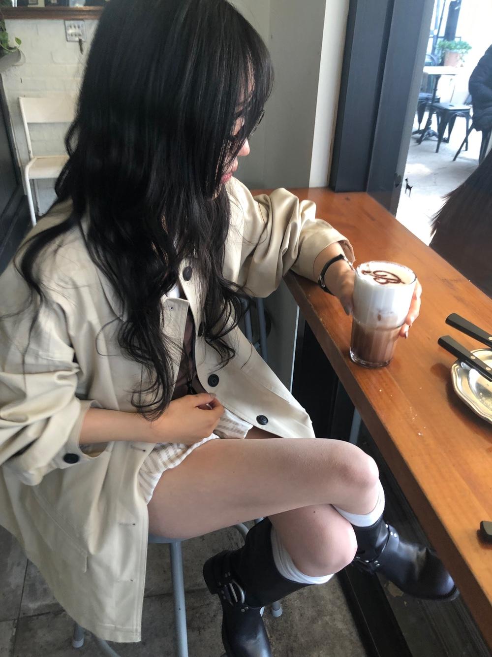 어스튜셔 로즈 워크 자켓