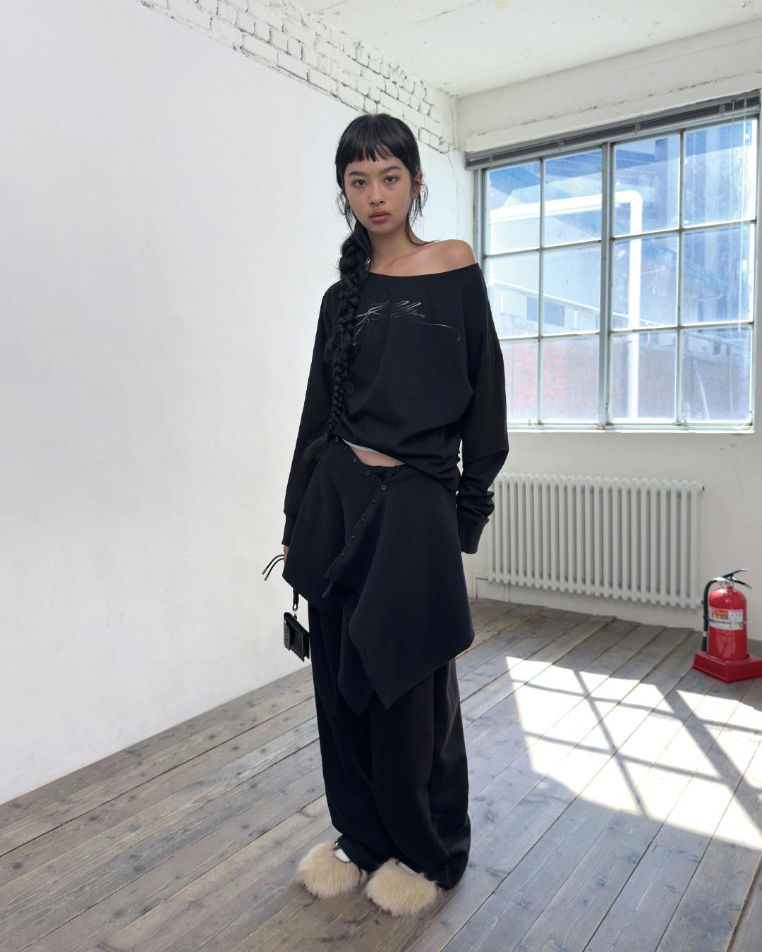 ONE-SHOULDER LONG SLEEVE T-SHIRT-BLACK