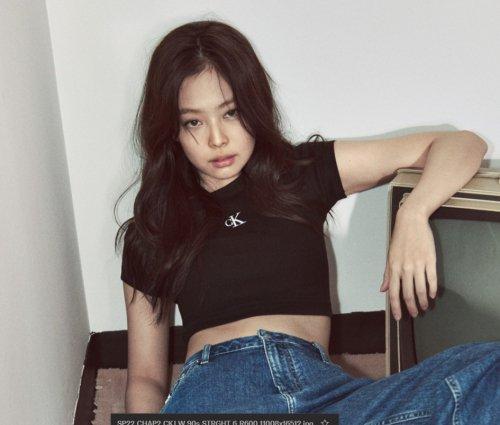 여 블랙 CK 립 크롭 슬림핏 반팔 티셔츠 J218337 BEH