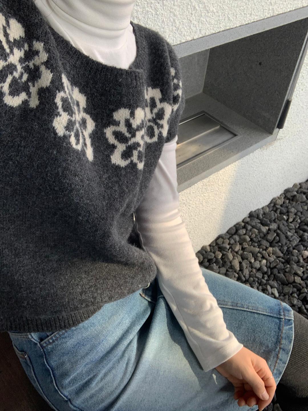 *빠른출발 빈티지 플라워 반팔 knit (wool 10%)