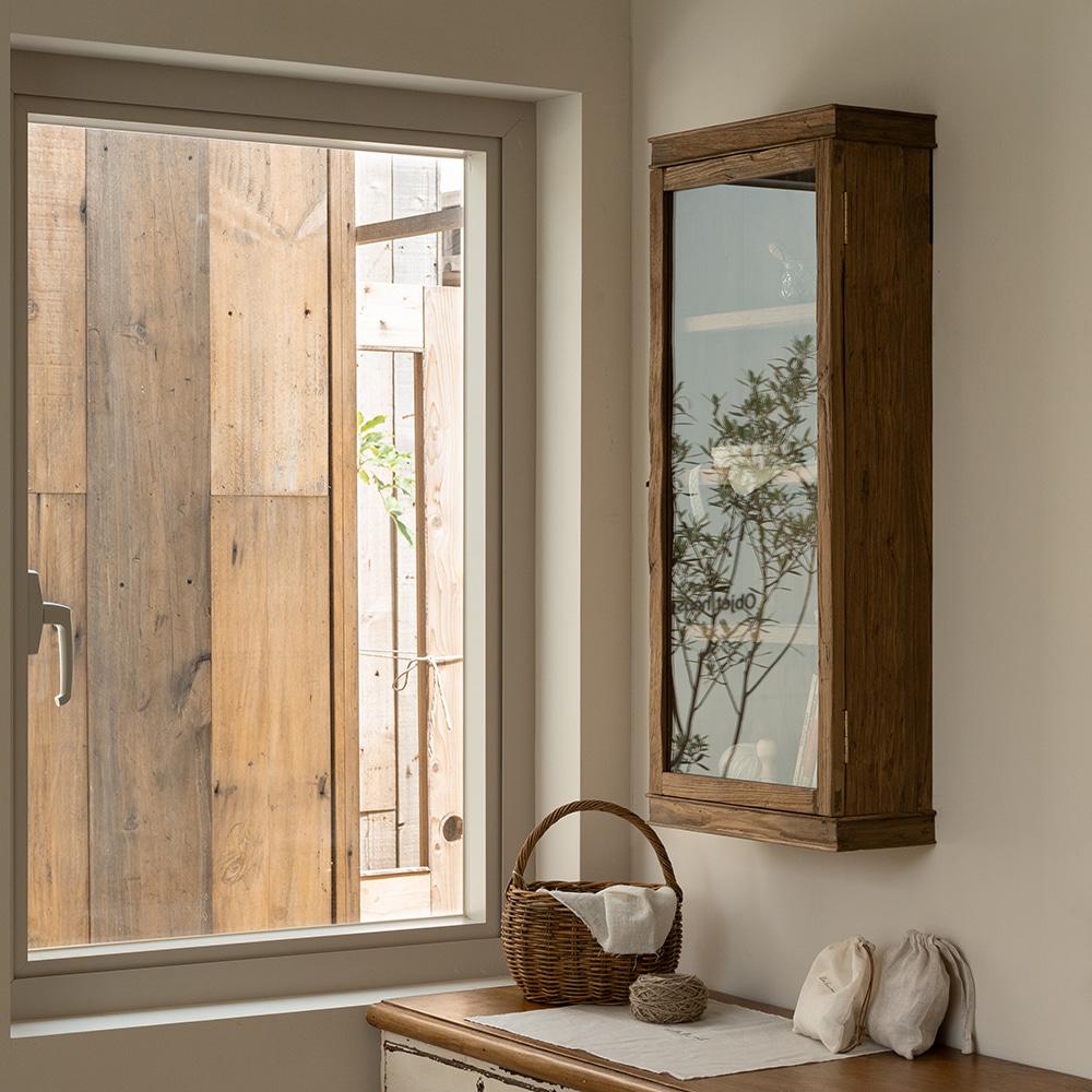 Hanging cabinet