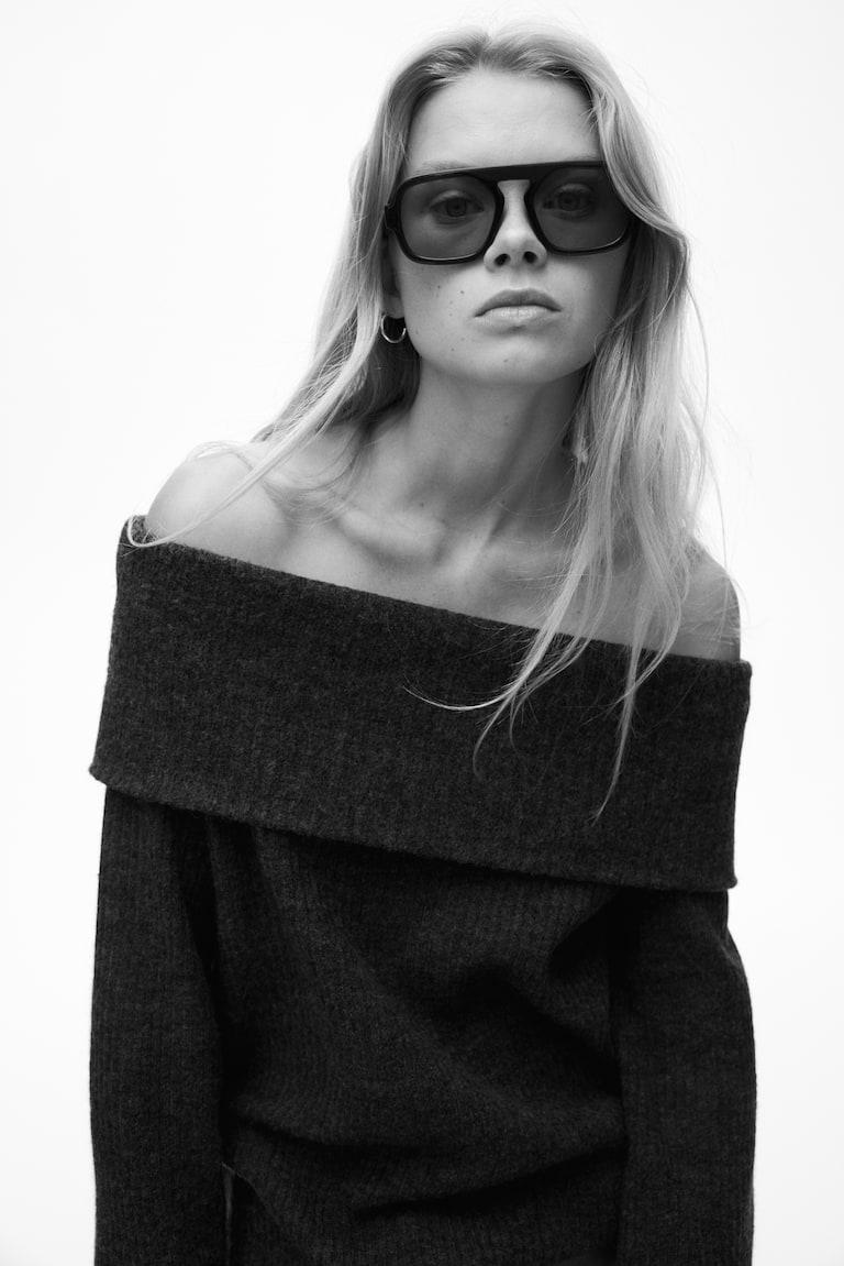 Off-the-shoulder jumper