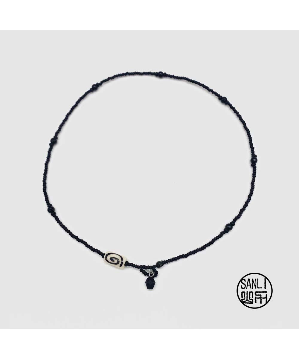 Spiral necklace (black)