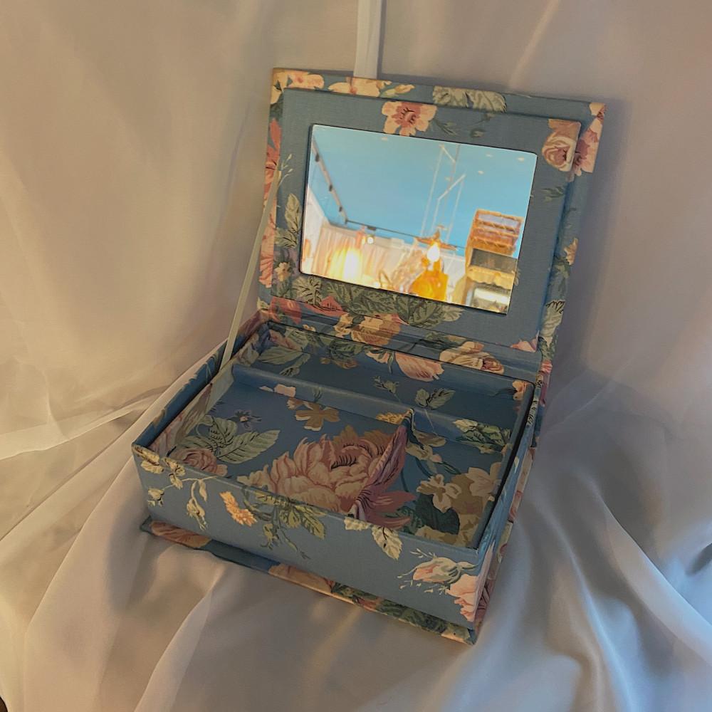 [중고] [빈티지] 영국 빈티지 패브릭 플라워 주얼리박스