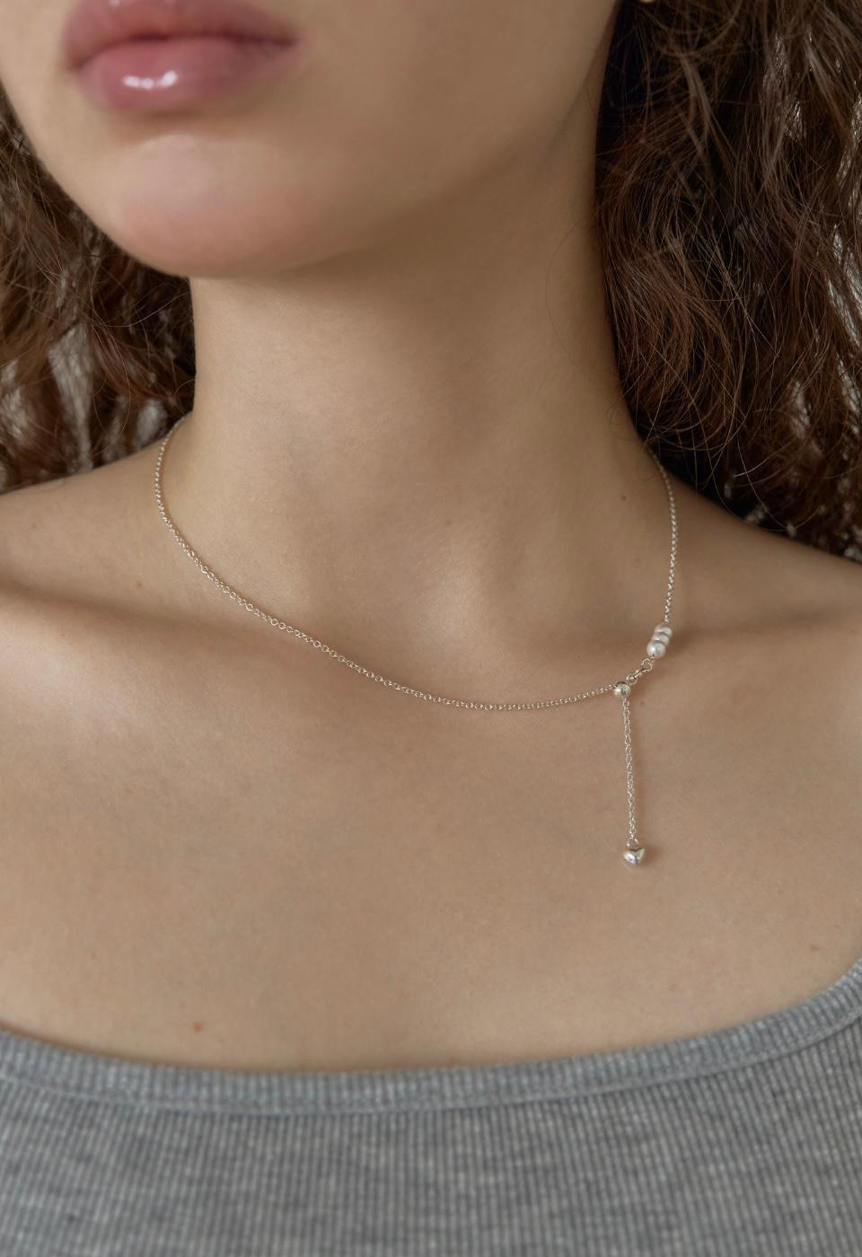 Three pearl drop necklace