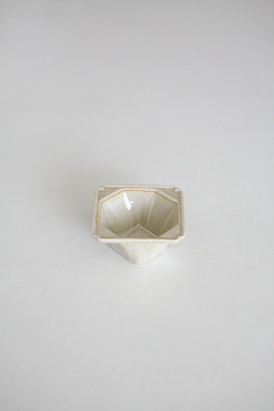 Mino Sandglow Small square bowl