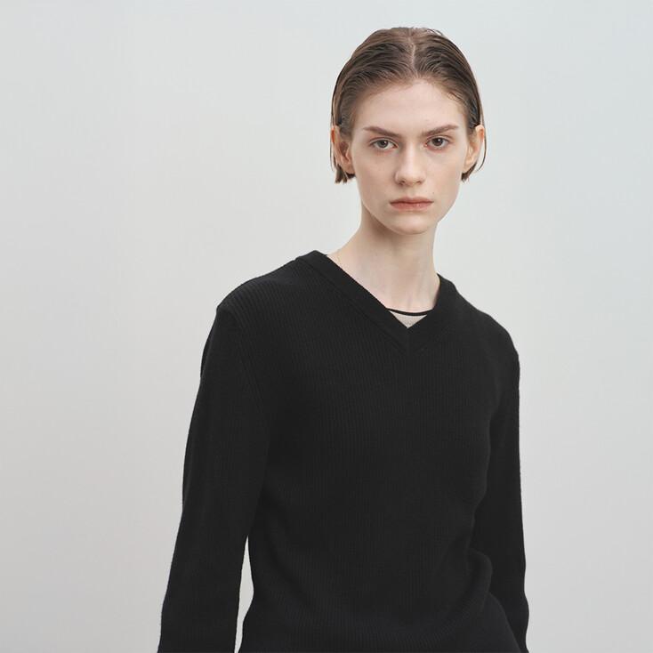 SUPER FINE WOOL RIBBED V-NECK SWEATER_ BLACK