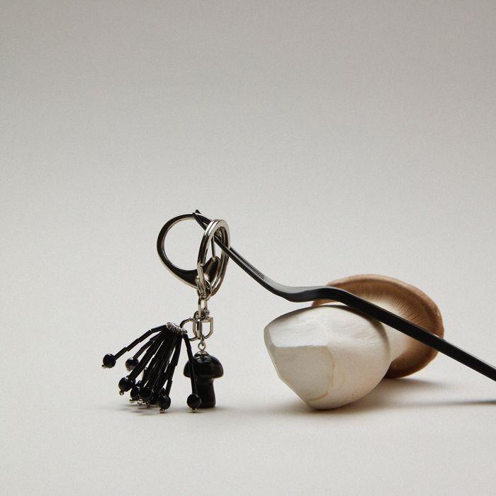 enoki mushroom key ring(black)
