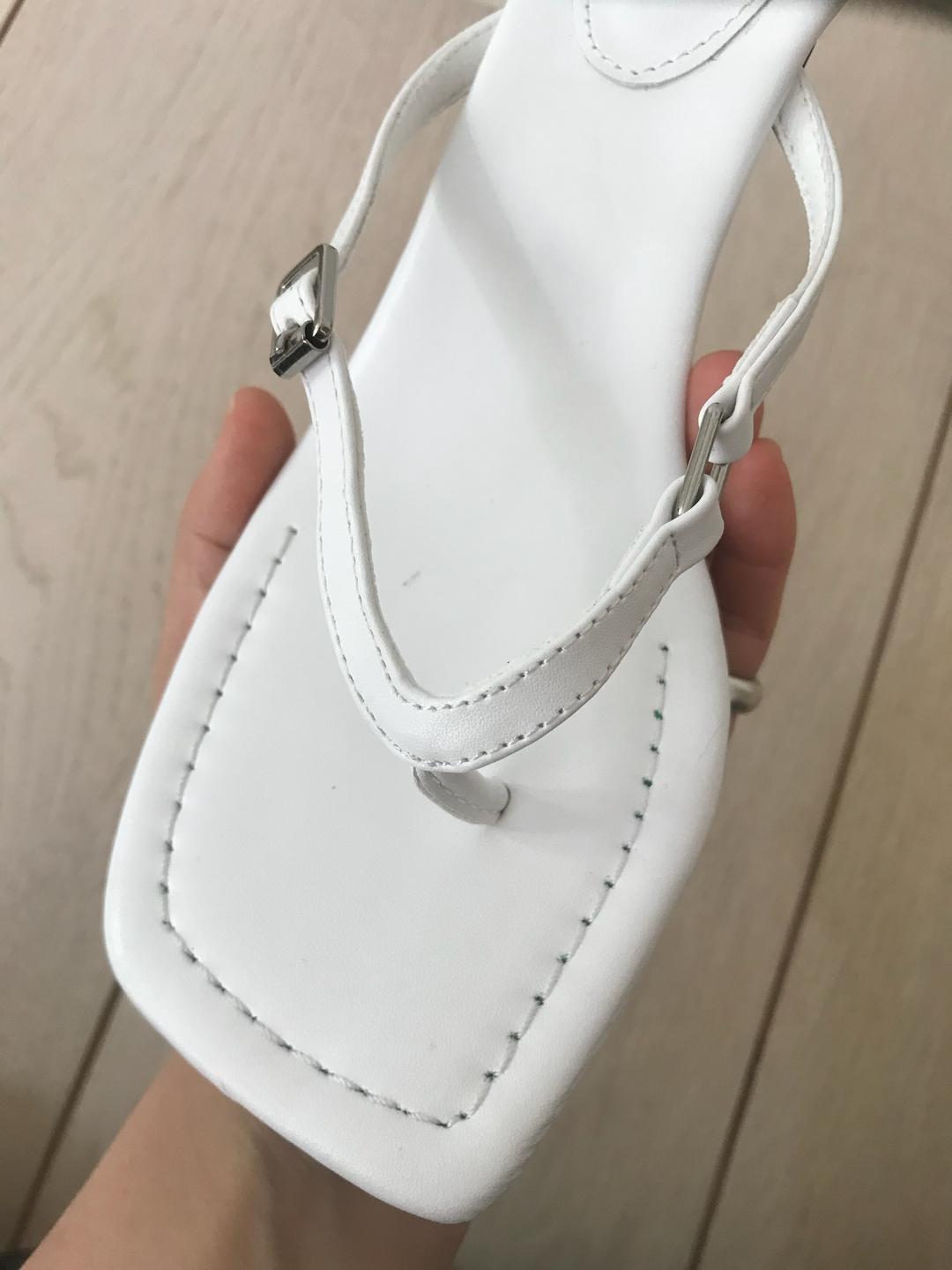 buckle flip flops ( 2 colors )